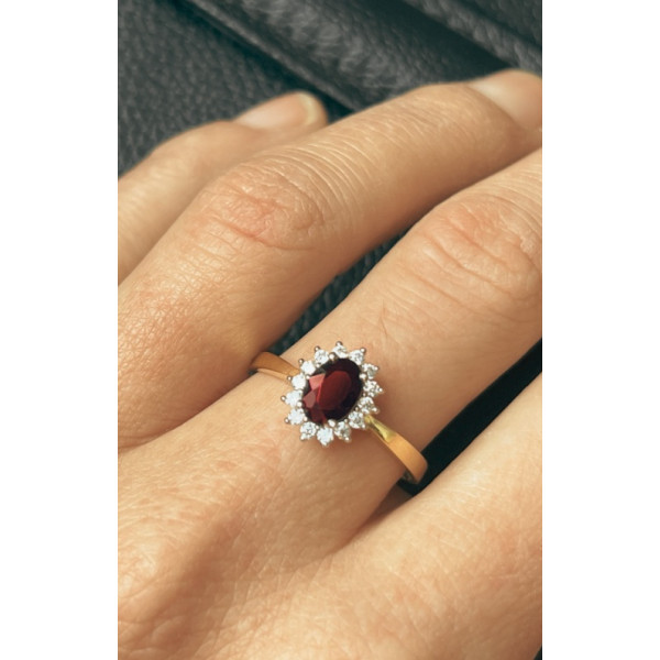 Bague fleur rubis or jaune et blanc 750 avec oxydes de zirconium Bague fleur rubis or jaune et blanc 750 avec oxydes de zirconium