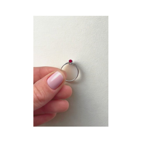 Bague or blanc 375 avec rubis Bague or blanc 375 avec rubis